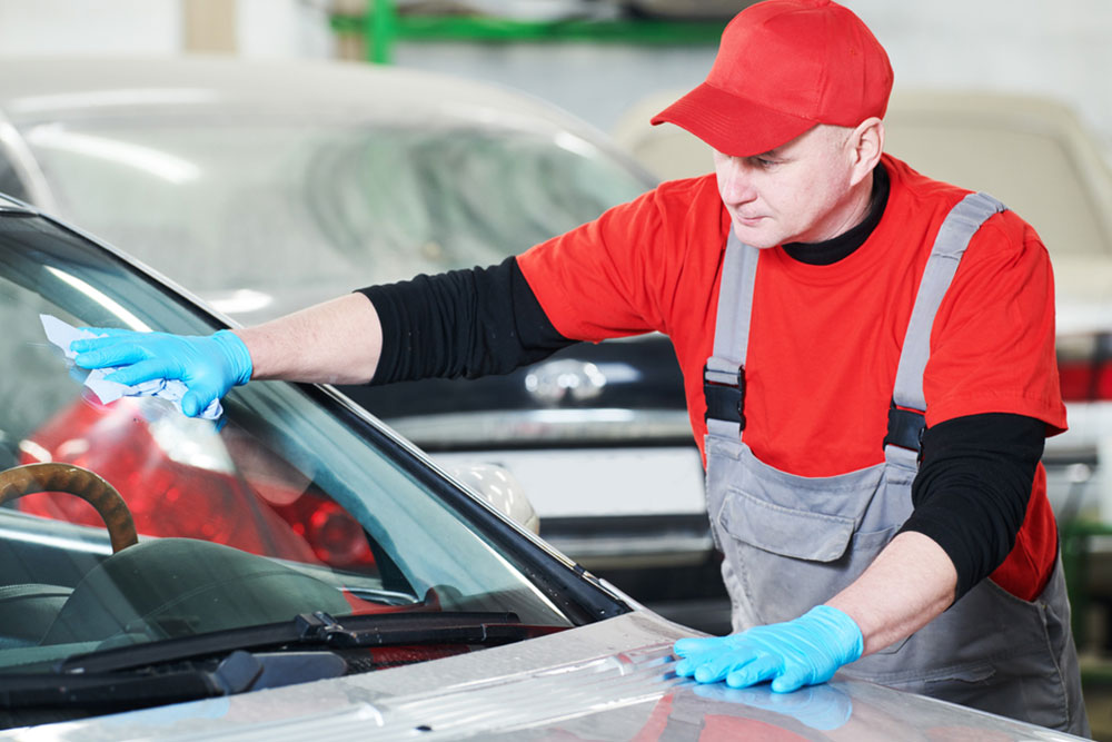 Things to Consider When Choosing Auto Glass Repair Services